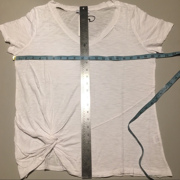 Trendy Soft & distressed knotted-waist T-shirt - Picture 7 of 8